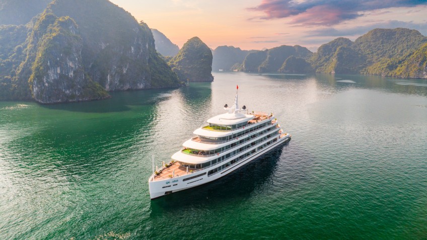 Hanoi best things to do & travel guide Halong Bay limestone karsts with junk boat cruise