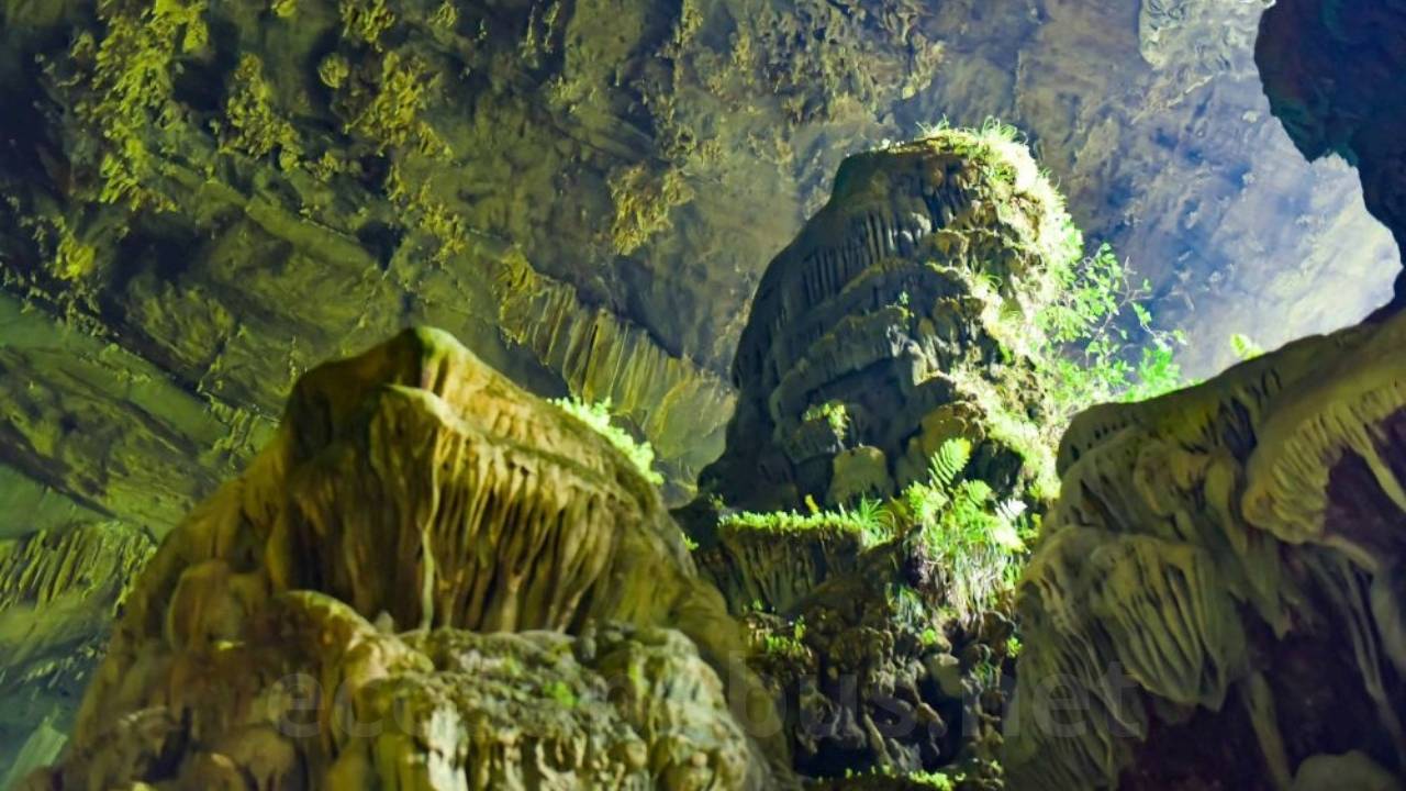 Pu Luong Travel Guide 2026: 8 Highlights, Best Time & Tours from Hanoi Doi Bat Cave entrance in Pu Luong