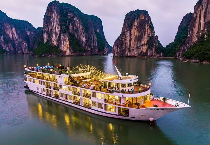 Sapa to Hanoi Bus (2026): VIP Limousines, Schedules & Scams Halong Bay Luxury Cruise
