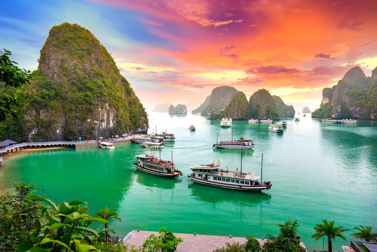 Halong Bay best things to do & travel guide Cruise booking