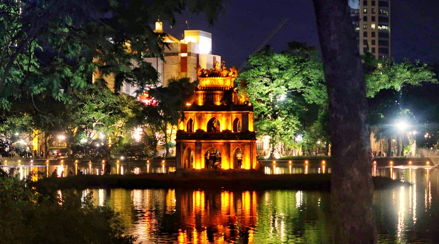 Hanoi Old Quarter street food and travel guide