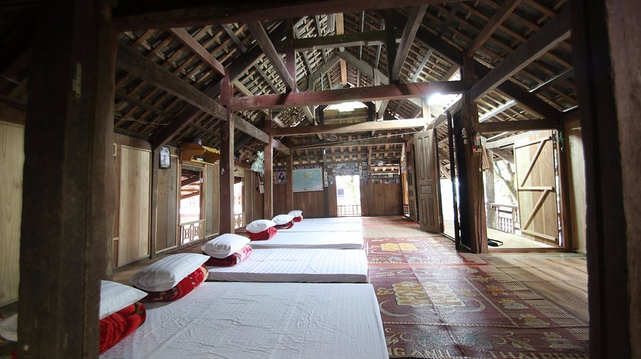 Mai Chau from Hanoi 2026 | Travel Guide, Transfer & Things To Do Budget Mai Chau homestay stilt house room with bamboo floor mat, simple furniture and view of rice fields