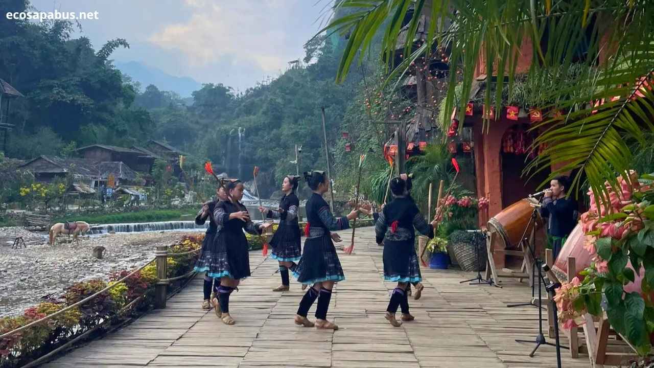 Ta Van Village terraced fields Muong Hoa River Sapa