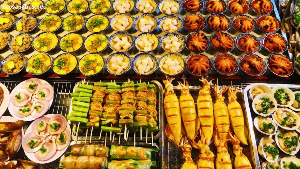 Dinh Cau Night Market Phu Quoc Vietnam — fresh grilled seafood stalls at night