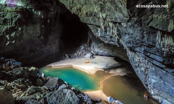 Hang En cave overnight camping Vietnam river jungle