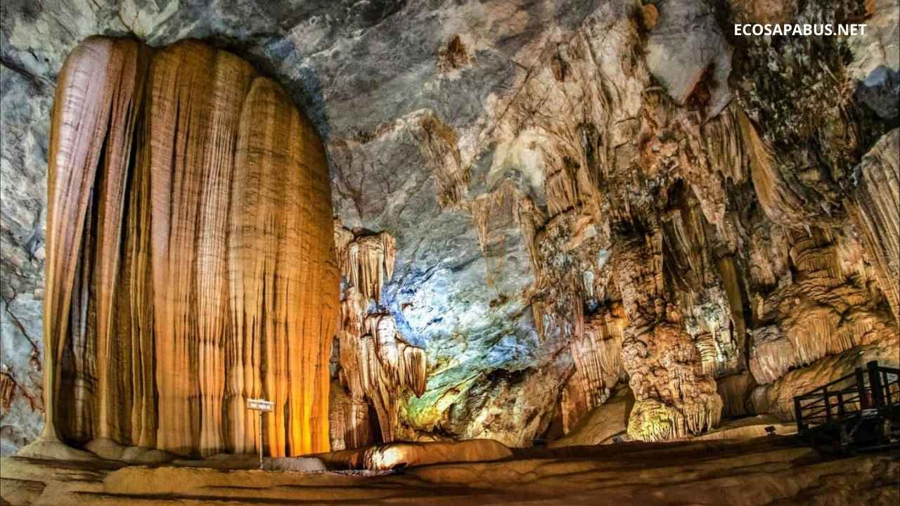 Paradise Cave Vietnam stalactites limestone formations interior Phong Nha