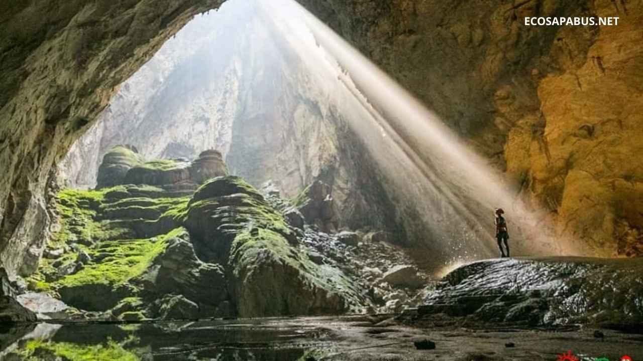 Son Doong cave Vietnam expedition world largest cave stalactites jungle