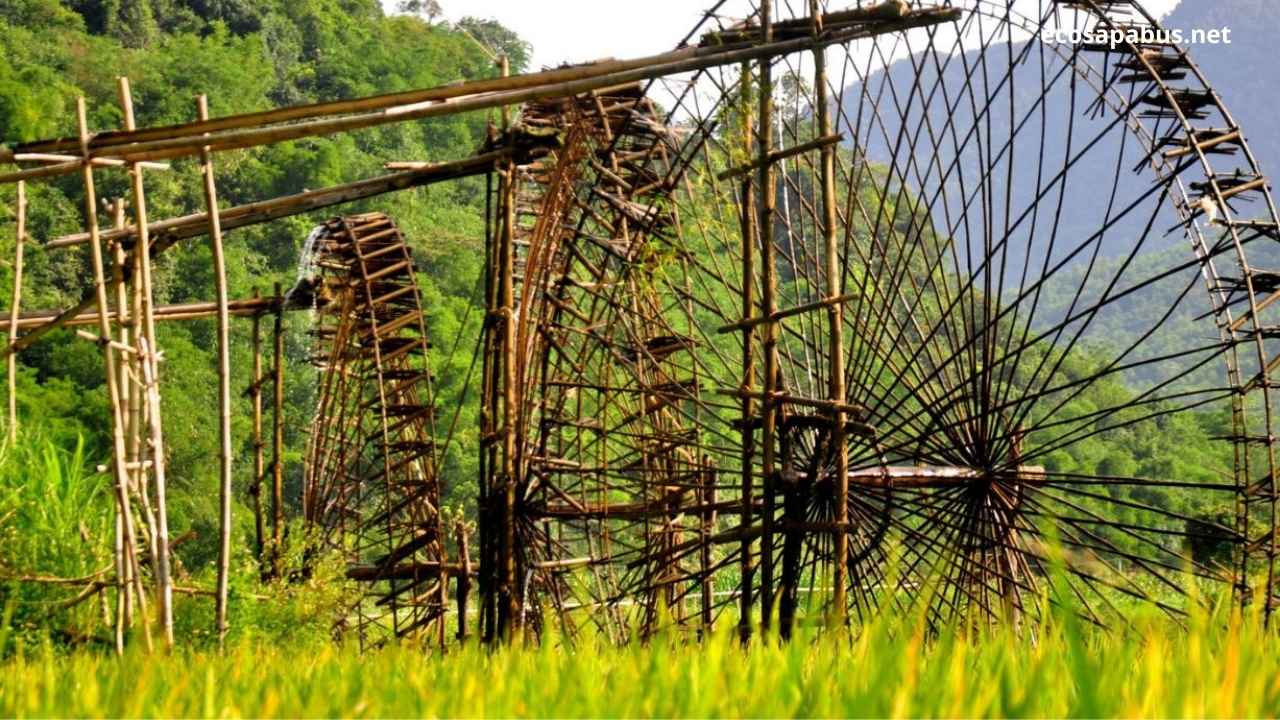 Traditional bamboo waterwheel at Pu Luong irrigating rice terraces