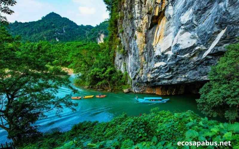 Phong Nha cave stalactites river boat Vietnam UNESCO