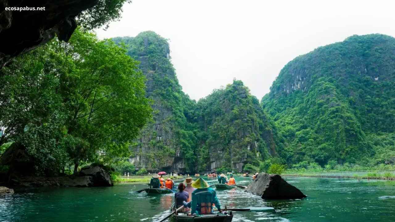 Mua Cave viewpoint panoramic view Tam Coc Ninh Binh karst mountains