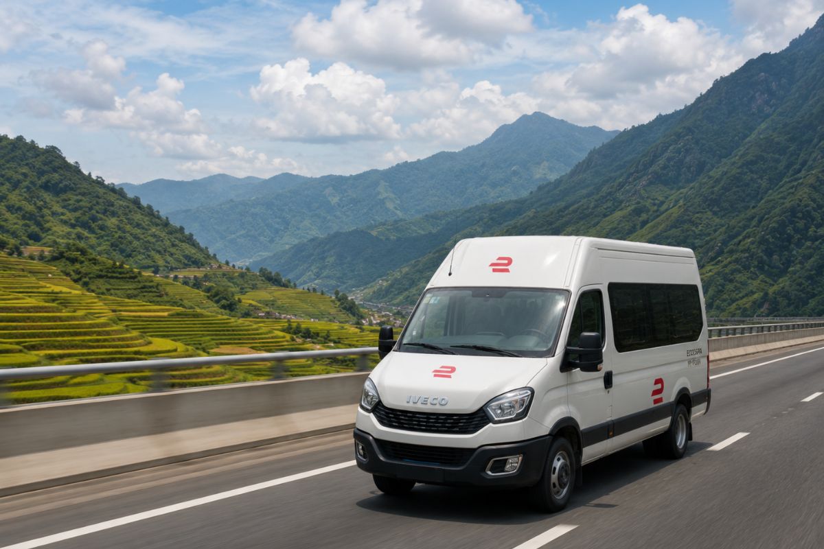 EcoSapa limousine on Noi Bai Lao Cai expressway mountain scenery