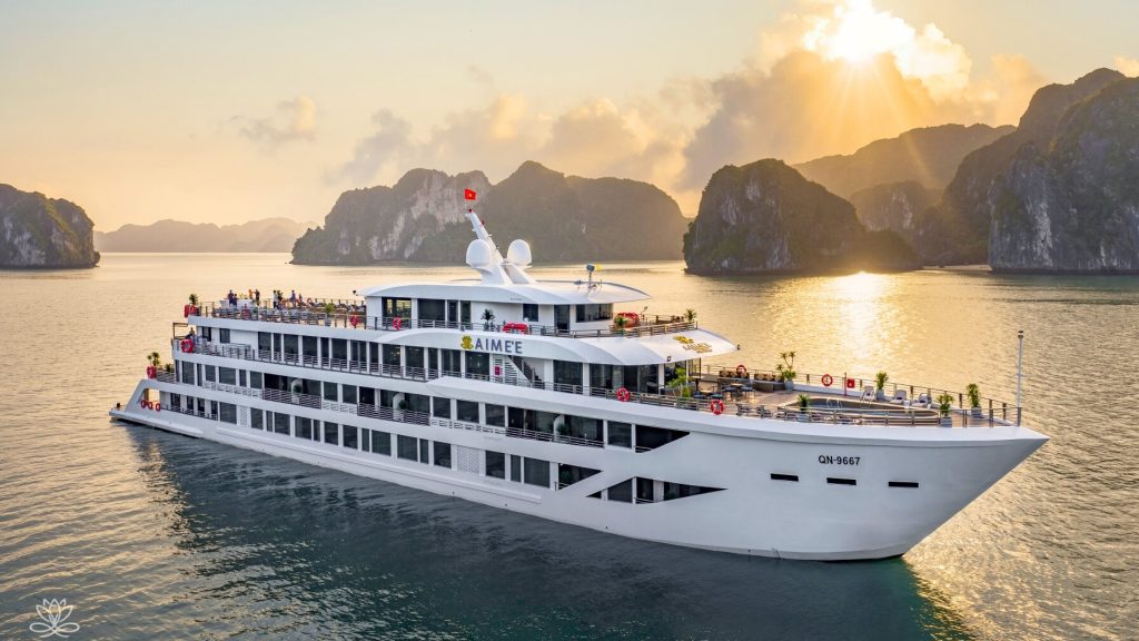 Aimee Cruise sailing through Halong Bay