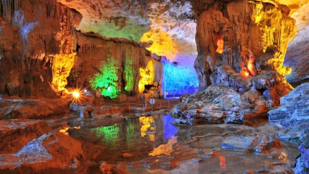 Alova Premium Cruise cruise activity experience in Halong Bay