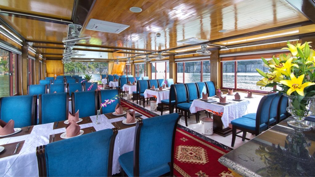 Alova Premium Cruise restaurant and onboard dining area