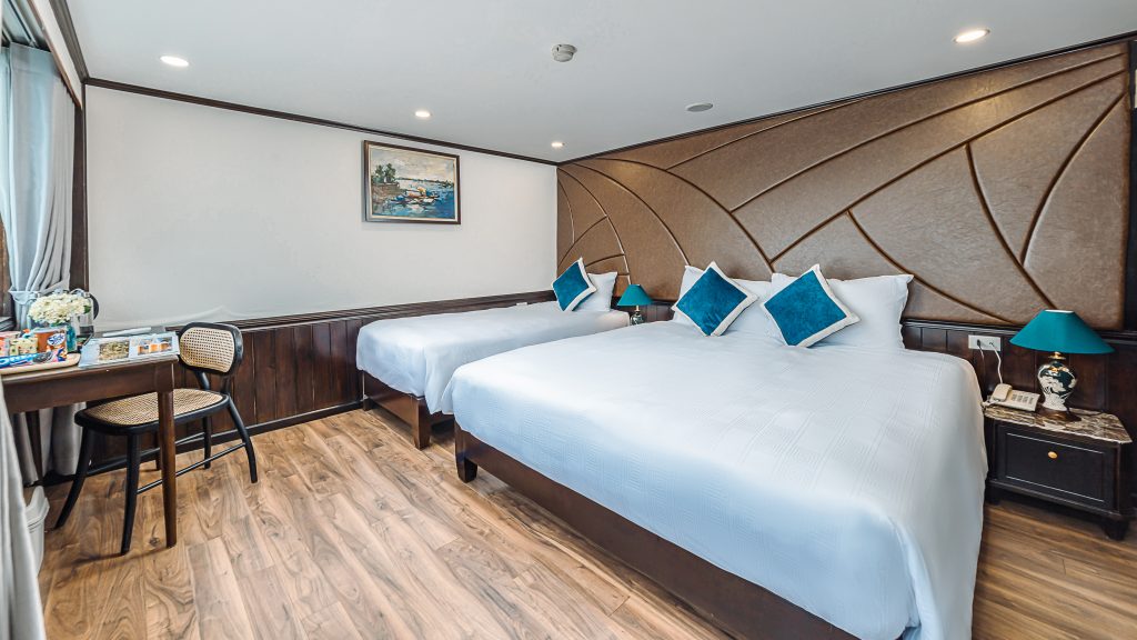 Amanda Cruise Triple Deluxe Cabin cabin