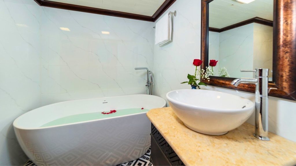 Amazing Sails Gallery Private Cruise bathroom with bathtub on Amazing Sails Gallery Private Cruise