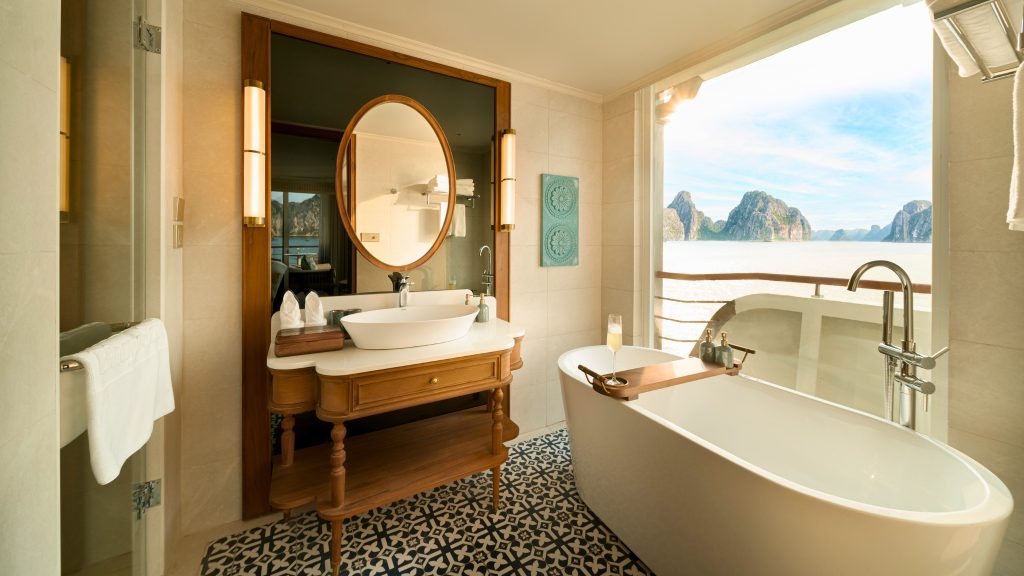 Bhaya Soul Cruise bathroom with bathtub on Bhaya Soul Cruise