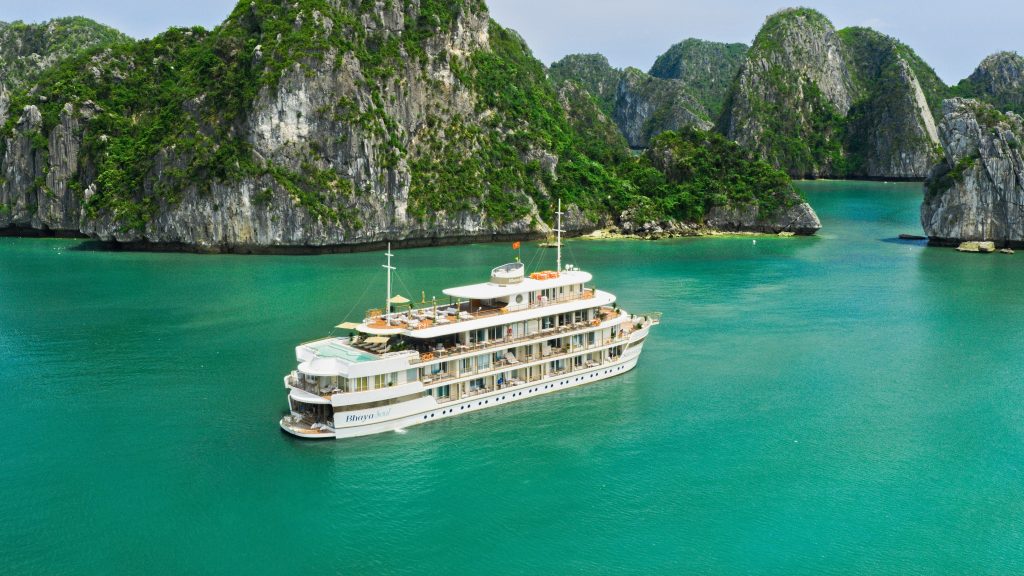 Bhaya Soul Cruise sailing through Halong Bay - Lan Ha Bay