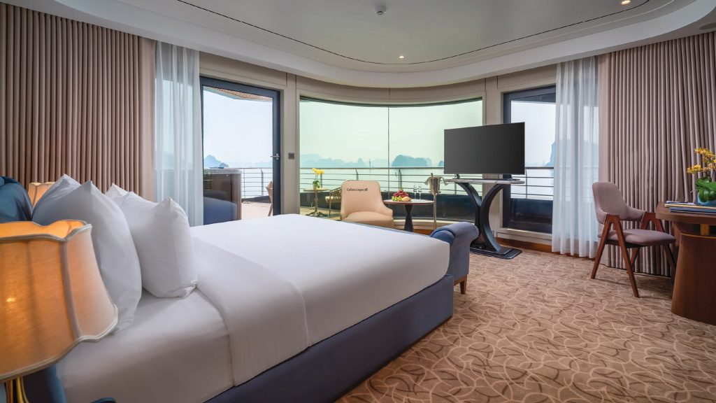 Calista Cruise Majesty Suite cabin