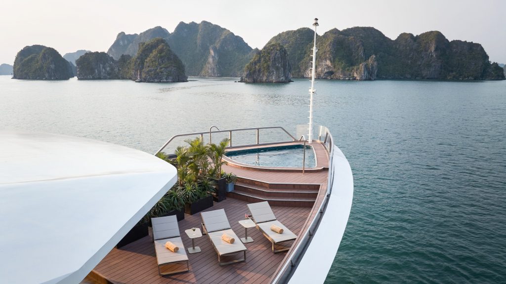 Calista Cruise outdoor jacuzzi with bay view on Halong Bay