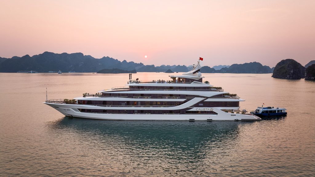 Calista Cruise sailing through Halong Bay