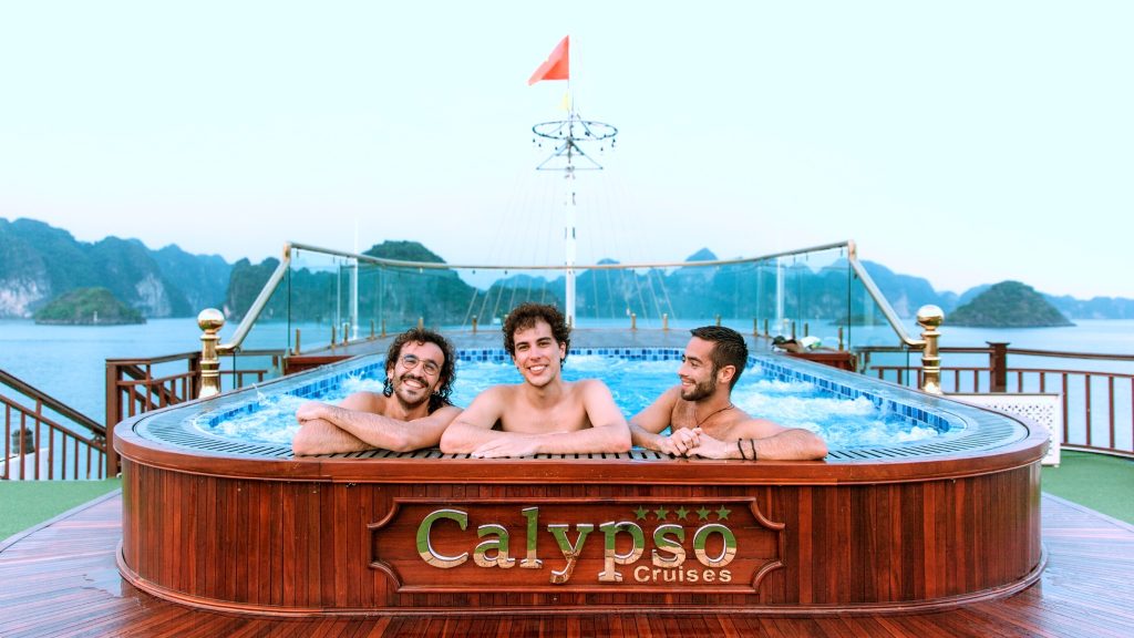 Calypso Cruise outdoor jacuzzi with bay view on Lan Ha Bay - Cat Ba Island