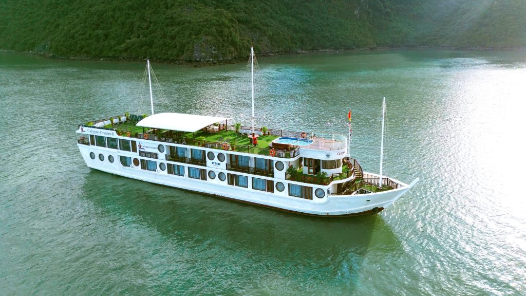 Calypso Cruise sailing through Lan Ha Bay - Cat Ba Island