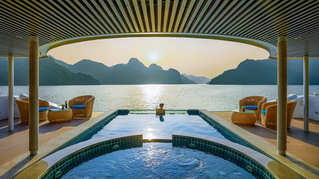 Capella Cruise pool and open deck overlooking Lan Ha Bay - Cat Ba Island