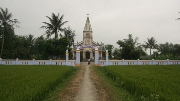 Private Hue Countryside Cycling Tour 1 Day – Thanh Toan Bridge