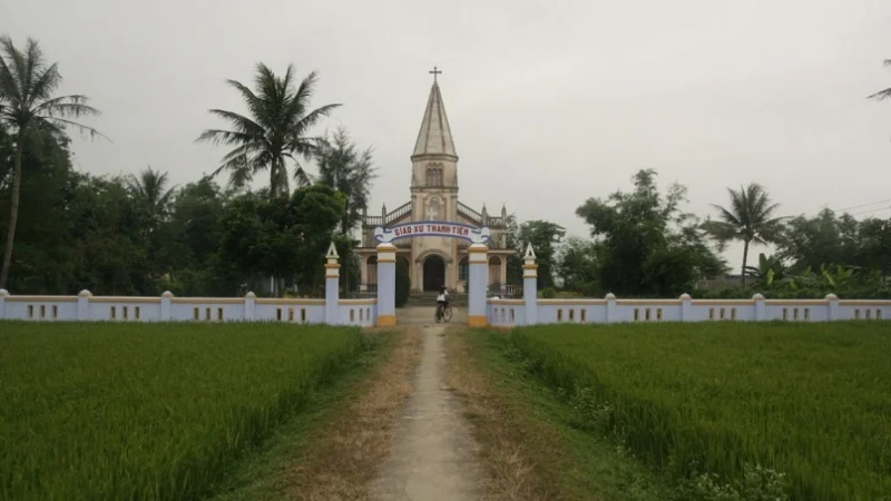 Private Hue Countryside Cycling Tour 1 Day – Thanh Toan Bridge