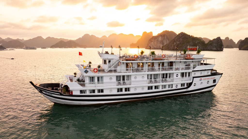 Cozy Bay Grand Cruise sailing through Halong Bay