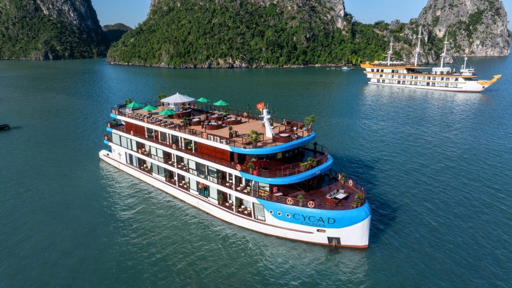 Cycad Cruise sailing through Bai Tu Long Bay