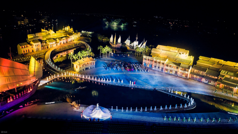 Dive Into The Hoi An Memories Show