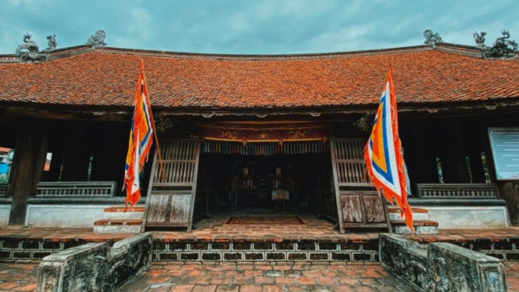 Duong Lam Ancient Village Full Day – EcoSapa Bus