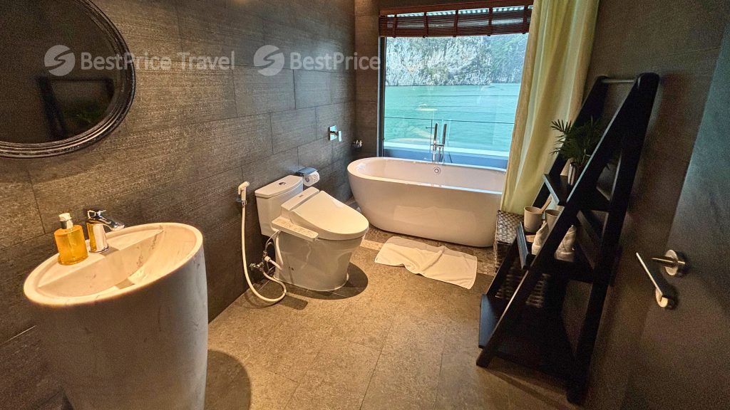Elite of the Seas Cruise bathroom with bathtub on Elite of the Seas Cruise
