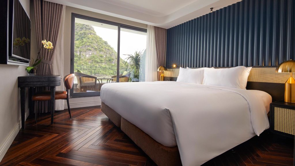 Elite of the Seas Cruise Senior Suite cabin