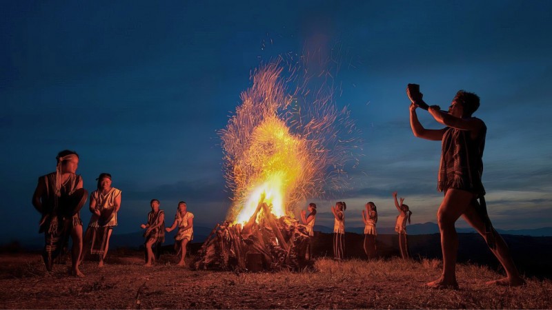 Enjoy The Traditional Gongs Performance Show