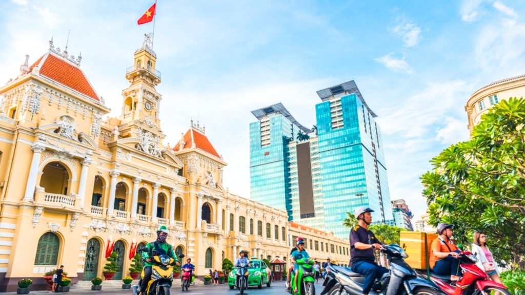 Explore The Past And Present Of Ho Chi Minh City – EcoSapa Bus