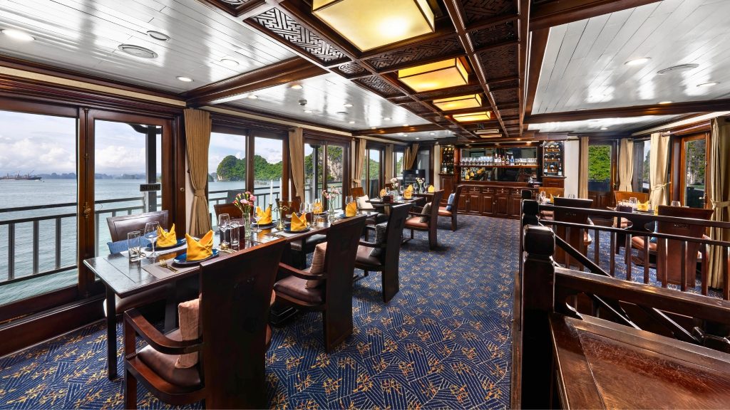 Garden Bay Peak Cruise restaurant and onboard dining area