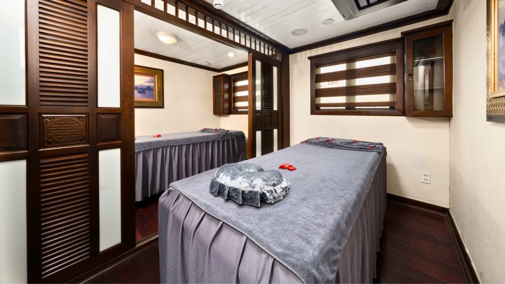 Garden Bay Peak Cruise spa and wellness facilities on board