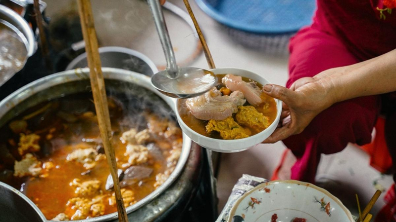 Hoi An Motorbike Street Food Tour Half-Day – Tra Que Village & Thu Bon River