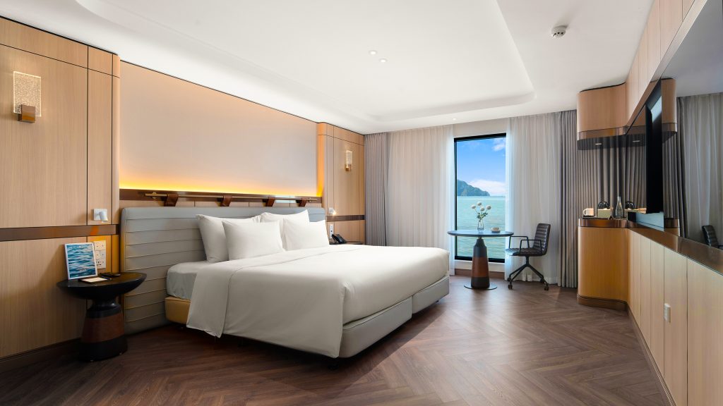 Grand Pioneers Cruise Ocean Suite cabin