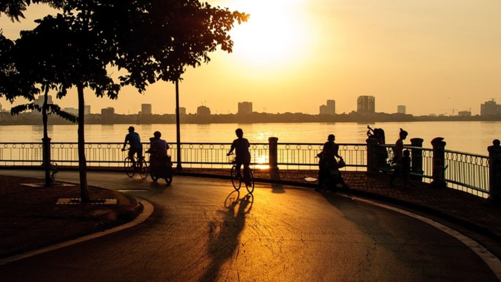 Hanoi 3 Hours Sunset Biking & Food Tour – EcoSapa Bus
