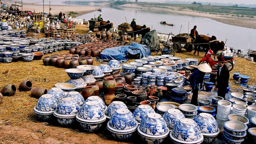 Hanoi Cycling Tour To Bat Trang Pottery Village Full Day – EcoSapa Bus