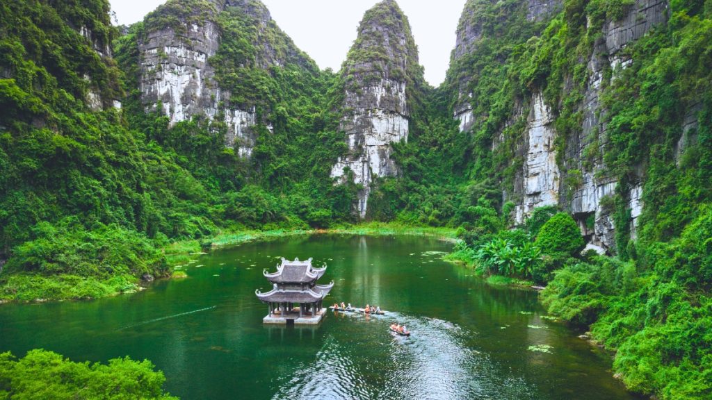 Hanoi - Mai Chau - Puluong Natural Reserve - Ninh Binh 4 days – EcoSapa Bus