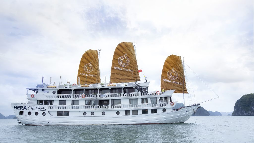 Hera Grand Luxury Cruise sailing through Halong Bay