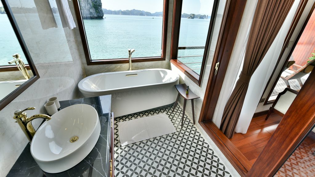 Heritage Binh Chuan Cruise bathroom with bathtub on Heritage Binh Chuan Cruise