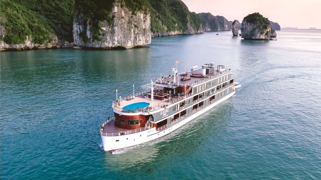 Heritage Binh Chuan Cruise sailing through Lan Ha Bay