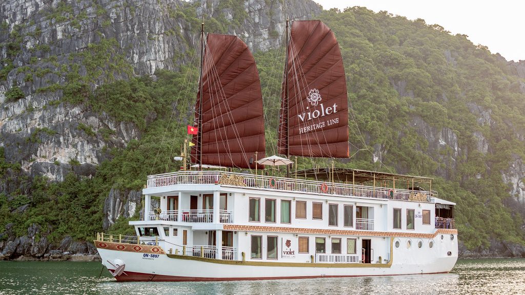 Heritage Line Violet Cruise sailing through Bai Tu Long Bay