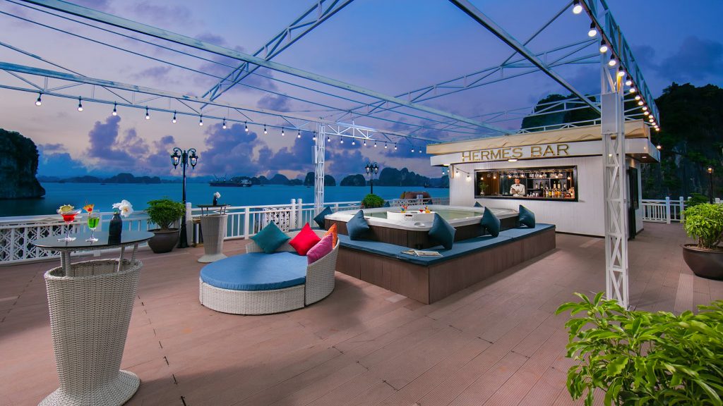 Hermes Cruise outdoor jacuzzi with bay view on Halong Bay
